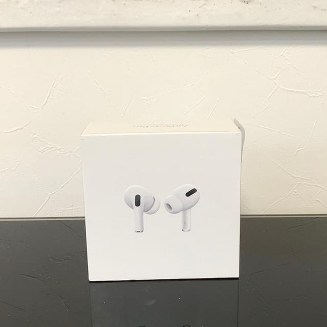 正規品　Apple AirPods Pro  先月購入　未開封新品未使用品ホワイト状態新品未開封品