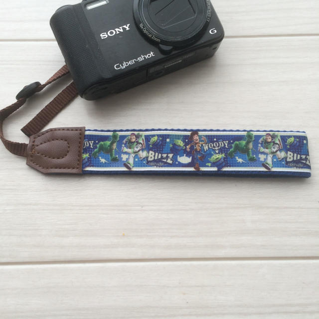 Disney(ディズニー)のディズニー★ハンドカメラストラップ♫ スマホ/家電/カメラのカメラ(その他)の商品写真