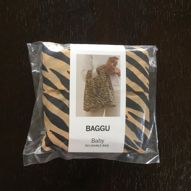 BEAMS(ビームス)のBAGGU  Baby  バグー　タイガーストライプ　エコバッグ レディースのバッグ(エコバッグ)の商品写真