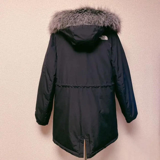 THE NORTH FACE(ザノースフェイス)の美品 ザノースフェイス コート 中綿 ロゴ ダウン 黒 人気 レディースのジャケット/アウター(ロングコート)の商品写真