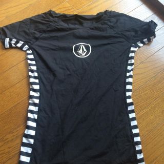 ボルコム(volcom)のラッシュガード(サーフィン)