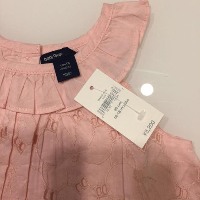 babyGAP(ベビーギャップ)の【新品】ギャップ レース花柄❤️ピンク キッズ/ベビー/マタニティのベビー服(~85cm)(ロンパース)の商品写真