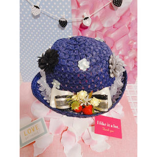 ハンドメイド　ベビー帽子　レースとお花いっぱいハット♡(ファッション雑貨)