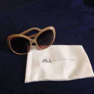 ジルスチュアート(JILLSTUART)のJILL by♡サングラス送料込み(サングラス/メガネ)