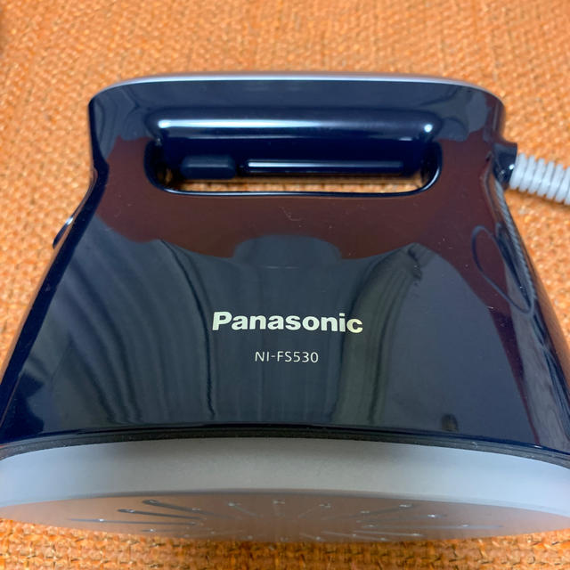 Panasonic(パナソニック)のPanasonic 衣類スチーマー ni-fs530 スマホ/家電/カメラの生活家電(アイロン)の商品写真