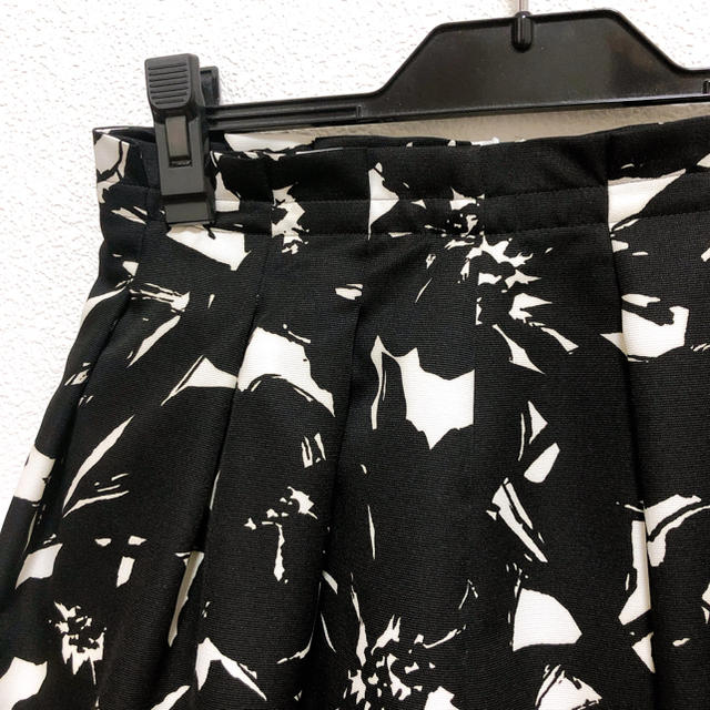 Spick & Span(スピックアンドスパン)のねこ様専用　スピック&スパン　ハンドタッチフラワープリントスカート レディースのスカート(ひざ丈スカート)の商品写真