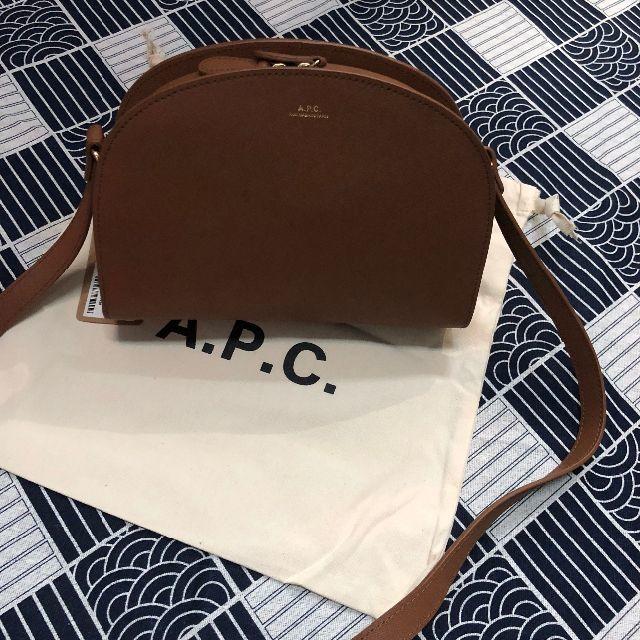 A.P.C. ハーフムーン　ショルダーバッグ　新品未使用品