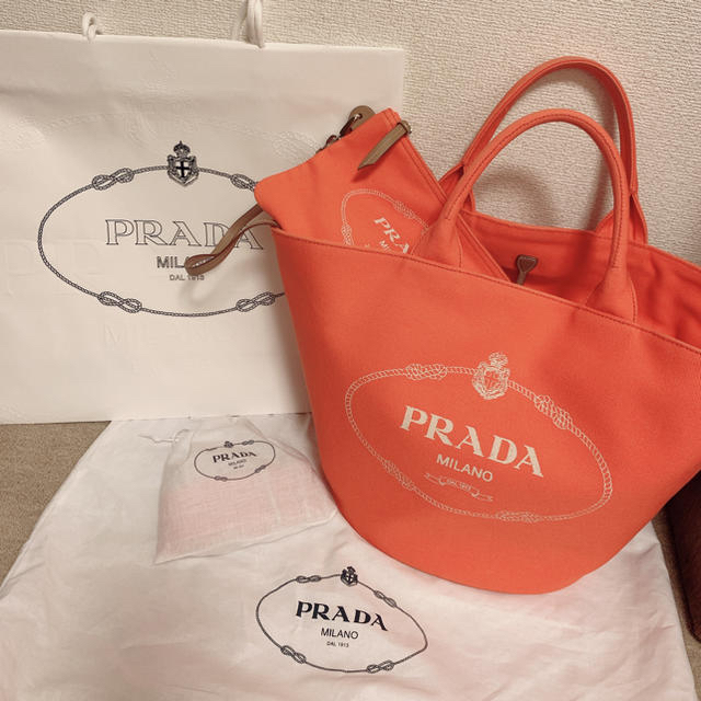 コメントありがとうございます売り切り価格　PRADA カナパ　トートバック　キャンバストート　新品未使用