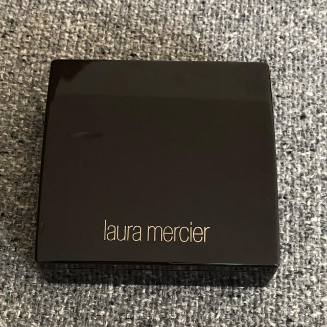 laura mercier(ローラメルシエ)のLaura mercier  ローラメルシエ　フェイスパウダー コスメ/美容のベースメイク/化粧品(フェイスパウダー)の商品写真