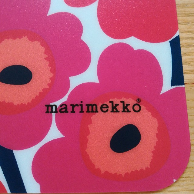 marimekko(マリメッコ)の❁ marimekko ❁ マリメッコ マウスパッド 赤 レッド スマホ/家電/カメラのPC/タブレット(PC周辺機器)の商品写真