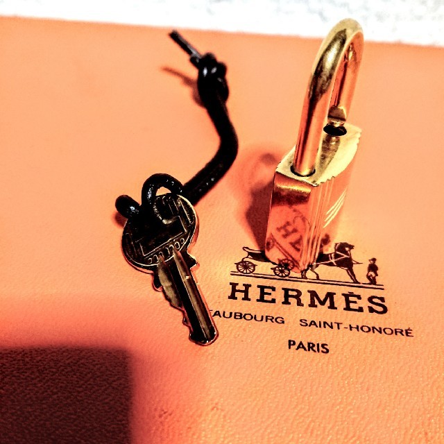 HERMES ゴールド カデナパドロック 南京錠、鍵付き！