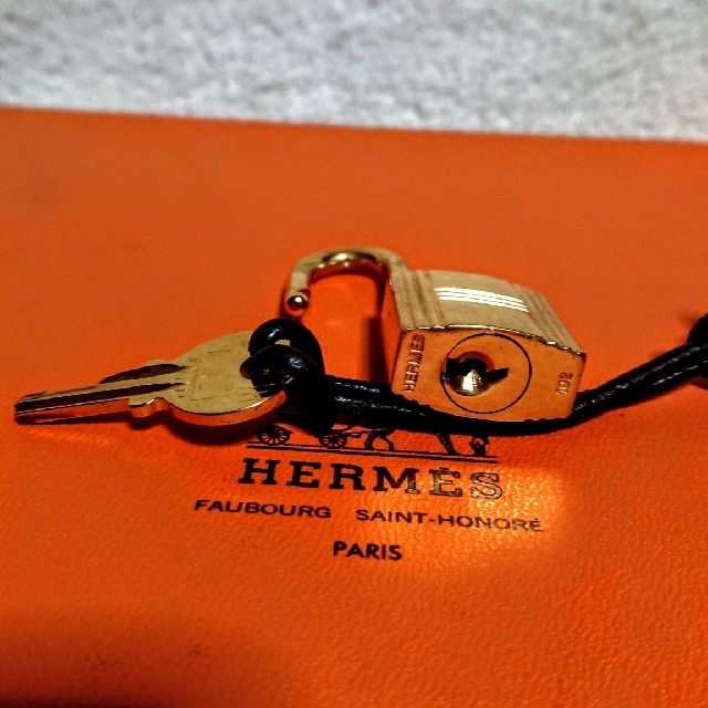 HERMES ゴールド カデナパドロック 南京錠、鍵付き！