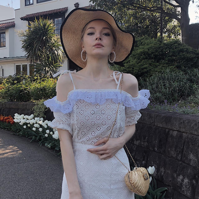 Lochie(ロキエ)のepine off shoulder frill lace blouse レディースのトップス(シャツ/ブラウス(半袖/袖なし))の商品写真