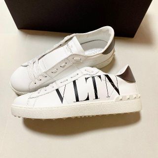 ヴァレンティノ(VALENTINO)の新品未使用！送料込み★VALENTINO★ロックスタッズ オープンスニーカー(スニーカー)