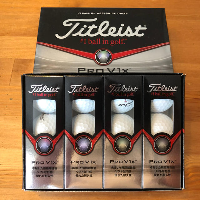 Titleist(タイトリスト)のタイトリストPRO V1 Xゴルフボール　1ダース チケットのスポーツ(ゴルフ)の商品写真