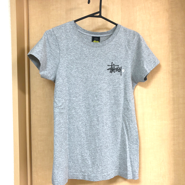 STUSSY(ステューシー)のうさうさ様専用　stussy Tシャツ2枚セット　レディースSサイズ　白 レディースのトップス(Tシャツ(半袖/袖なし))の商品写真