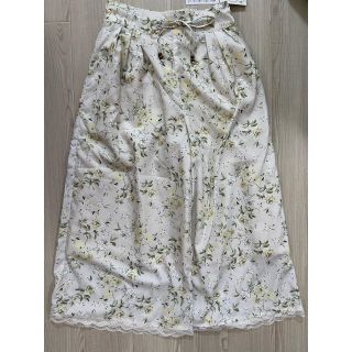 アクシーズファム(axes femme)の〈タグ付き新品・未使用✨〉 axes femme 花柄ガウチョ(その他)