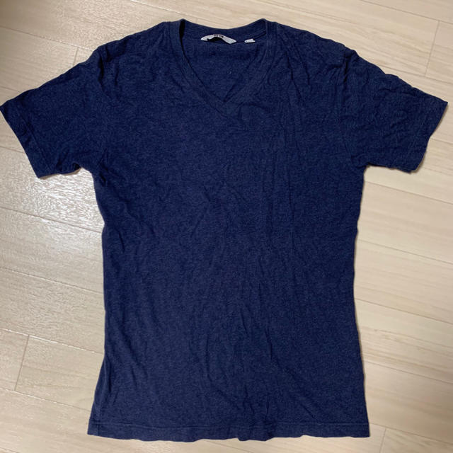 UNIQLO(ユニクロ)のユニクロ　Vネック　tシャツ メンズのトップス(Tシャツ/カットソー(半袖/袖なし))の商品写真