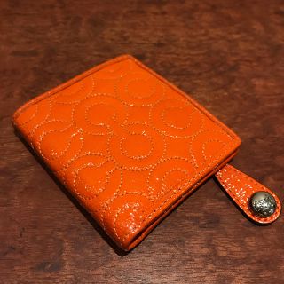 コーチ(COACH)のCOACH コーチ ミニウォレット　オプアート オレンジ エナメル　パテント(財布)