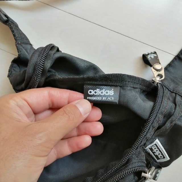 adidas(アディダス)のアディダス　ウエストポーチ レディースのバッグ(ボディバッグ/ウエストポーチ)の商品写真