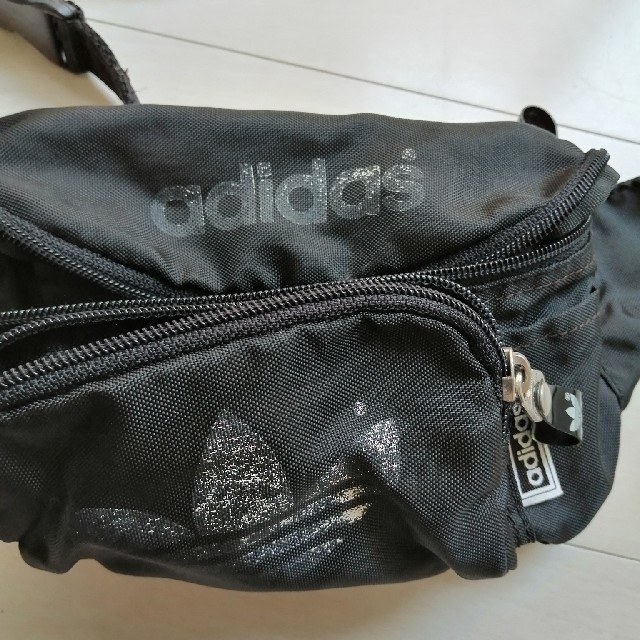 adidas(アディダス)のアディダス　ウエストポーチ レディースのバッグ(ボディバッグ/ウエストポーチ)の商品写真