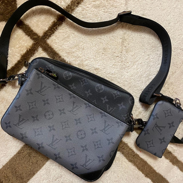 LOUIS VUITTON(ルイヴィトン)のルイヴィトン トリオ メッセンジャー バッグ モノグラム エクリプス リバース メンズのバッグ(メッセンジャーバッグ)の商品写真