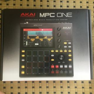 Akai MPC One(オーディオインターフェイス)