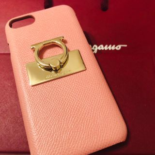 サルヴァトーレフェラガモ(Salvatore Ferragamo)のSalvatore Ferragamo ガンチーニゴールドリングiPhone8(iPhoneケース)