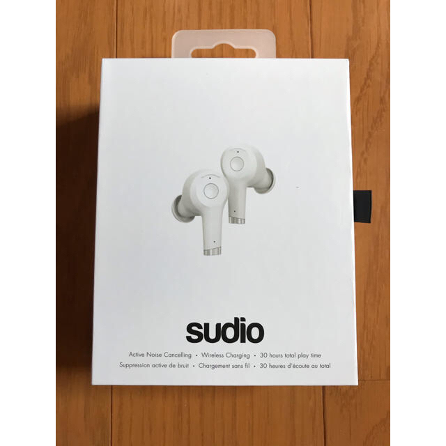 新品　未開封品　イヤホン　SUDIO ETT