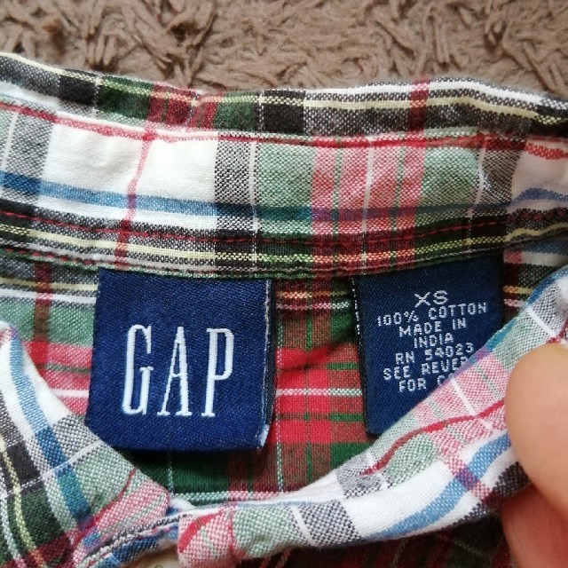 GAP(ギャップ)の子供服　男の子　GAP シャツ キッズ/ベビー/マタニティのキッズ服男の子用(90cm~)(Tシャツ/カットソー)の商品写真