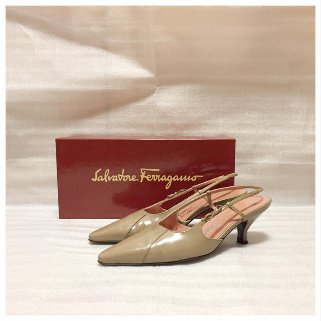 Salvatore Ferragamo(サルヴァトーレフェラガモ)のフェラガモ レザー パンプス 7.5C レディースの靴/シューズ(ハイヒール/パンプス)の商品写真