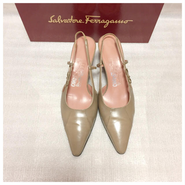 Salvatore Ferragamo(サルヴァトーレフェラガモ)のフェラガモ レザー パンプス 7.5C レディースの靴/シューズ(ハイヒール/パンプス)の商品写真