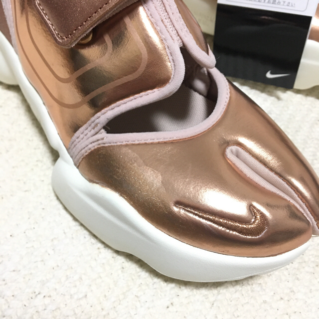 NIKE(ナイキ)の【新品】NIKE アクアリフト　24㎝　ナイキ　スニーカー レディースの靴/シューズ(スニーカー)の商品写真