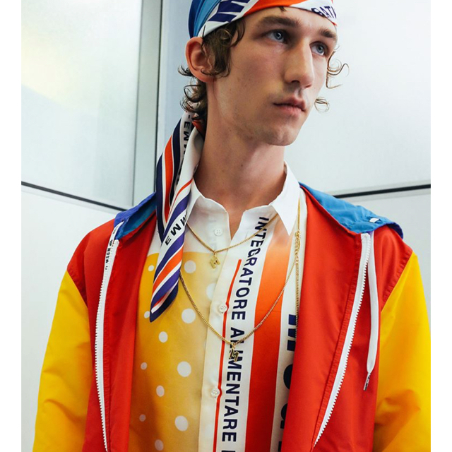 新品 MSGM × SUNDEK マルチカラー マウンテンパーカー パッカブル 新品 MSGM × SUNDEK マルチカラー マウンテンパーカー パッカブル