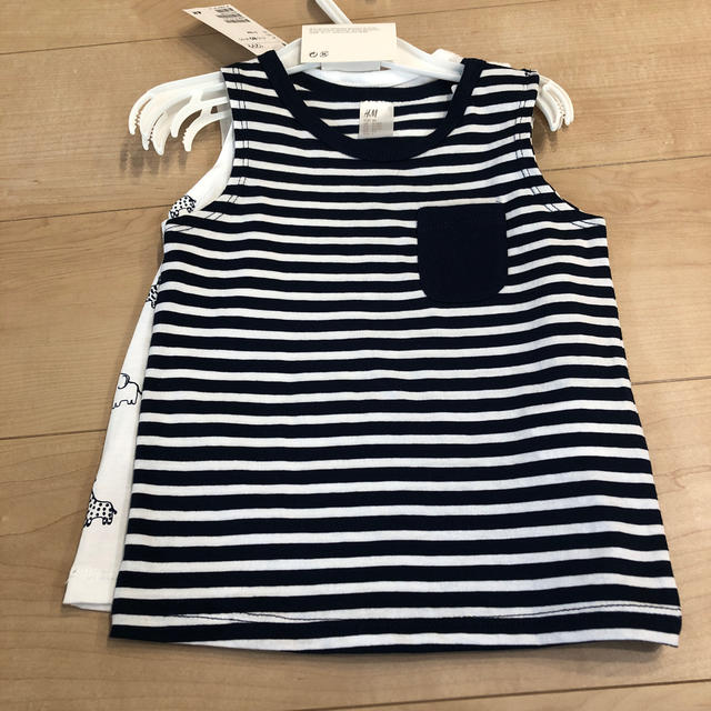 H&M(エイチアンドエム)のH&M baby ノースリーブ　2枚セット キッズ/ベビー/マタニティのベビー服(~85cm)(タンクトップ/キャミソール)の商品写真