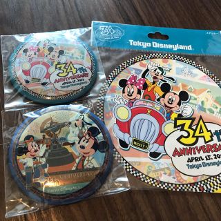 ディズニー(Disney)の新品未使用 東京ディズニーランド34周年缶バッジステッカー シー16周年缶バッジ(キャラクターグッズ)