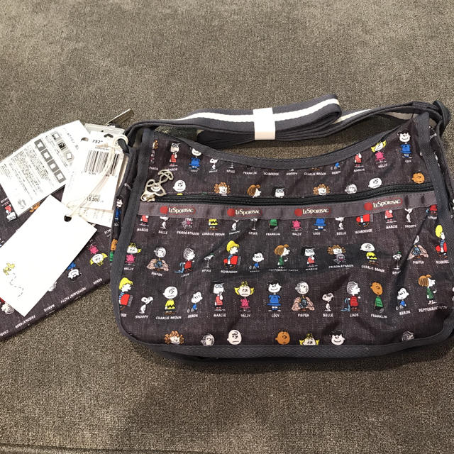 LeSportsac(レスポートサック)のCLASSIC HOBO ピーナッツオールスター〜タイムセール〜 レディースのバッグ(ショルダーバッグ)の商品写真