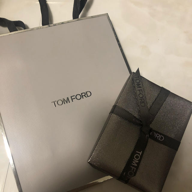 TOM FORD(トムフォード)のトムフォード　限定　27 メテオリック ショッパー　ラッピング　アイシャドウ　 コスメ/美容のベースメイク/化粧品(アイシャドウ)の商品写真