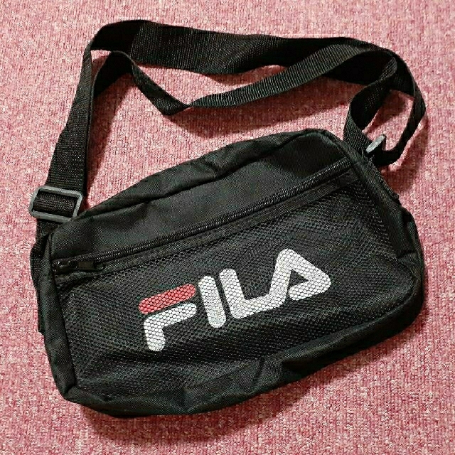 FILA(フィラ)のFILAボディバッグ・サコッシュ レディースのバッグ(ボディバッグ/ウエストポーチ)の商品写真