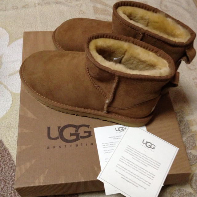 UGG(アグ)のUGGクラシックミニ チェスナット 新品 レディースの靴/シューズ(ブーツ)の商品写真