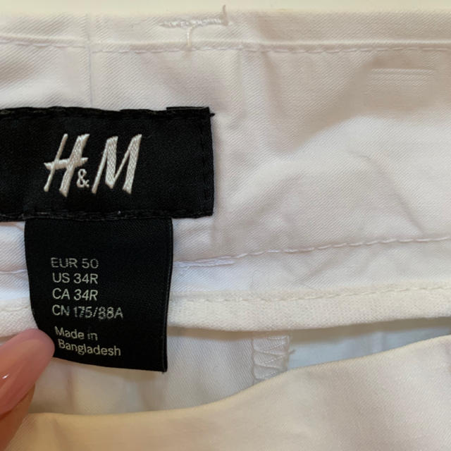 H&M(エイチアンドエム)のくまさん✩専用です！H＆M メンズハーフパンツ size50 M ホワイト メンズのパンツ(ショートパンツ)の商品写真