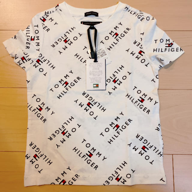 TOMMY HILFIGER(トミーヒルフィガー)のTommy hilfiger Tシャツ 104 キッズ/ベビー/マタニティのキッズ服男の子用(90cm~)(Tシャツ/カットソー)の商品写真