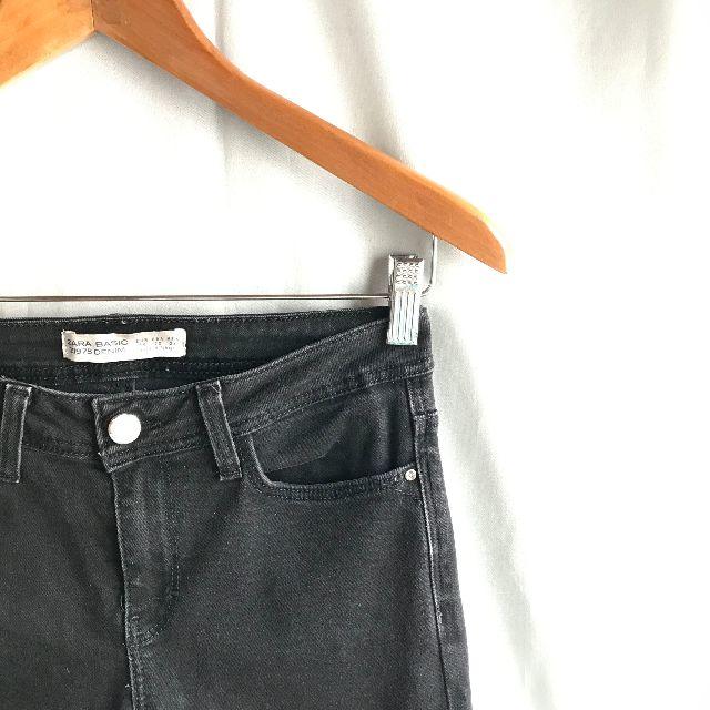 ZARA(ザラ)のダメージデニム　レース　グレー　26インチ レディースのパンツ(デニム/ジーンズ)の商品写真