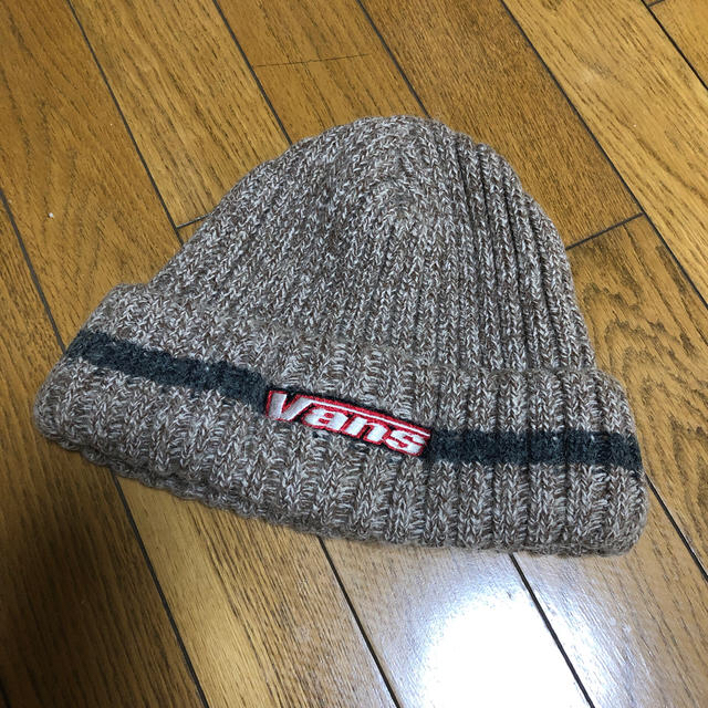 VANS(ヴァンズ)の【訳あり】VANS ニット帽（モカベージュ）中古 レディースの帽子(ニット帽/ビーニー)の商品写真