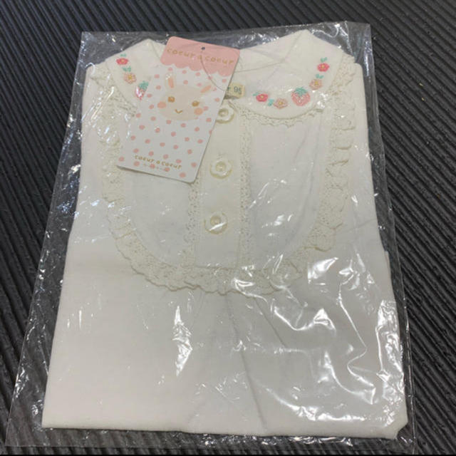 coeur a coeur(クーラクール)の新品 クーラクール ブラウスTシャツ 95 キッズ/ベビー/マタニティのキッズ服女の子用(90cm~)(Tシャツ/カットソー)の商品写真