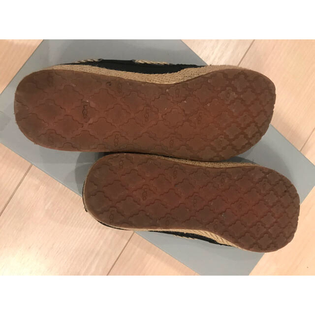 UGG(アグ)のUGG  美品  24㎝ US7 ブラック　ローファー革靴 レディースの靴/シューズ(ローファー/革靴)の商品写真