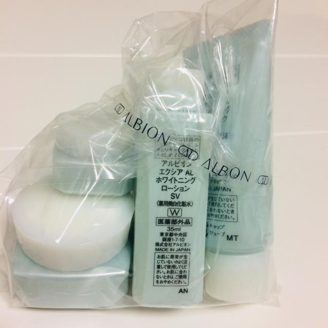 ALBION(アルビオン)のアルビオン エクシア ホワイトニング キット コスメ/美容のキット/セット(サンプル/トライアルキット)の商品写真