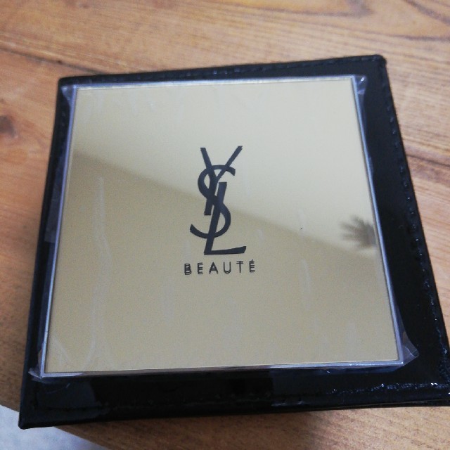 Yves Saint Laurent Beaute(イヴサンローランボーテ)のイブサンローラン　ミラー　鏡 レディースのファッション小物(ミラー)の商品写真