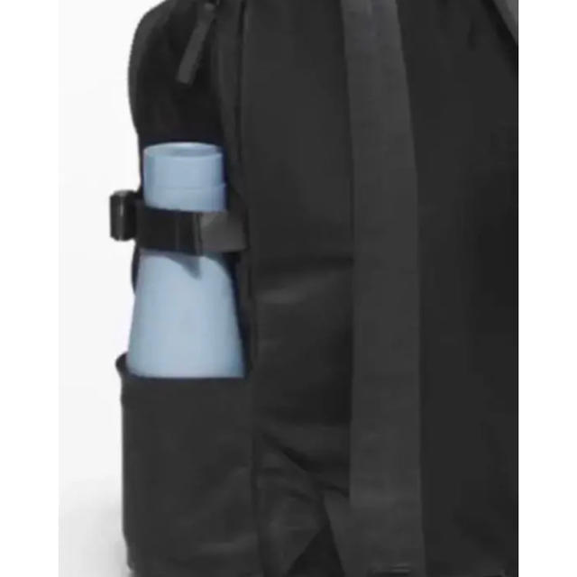 lululemon(ルルレモン)のルルレモン　New Crew Backpack新品タグ付 22L日本未発売 レディースのバッグ(リュック/バックパック)の商品写真