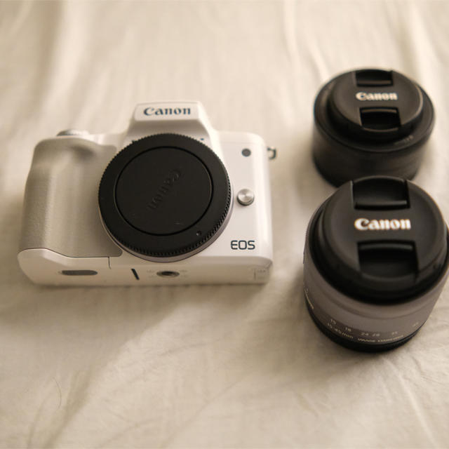 Canon - 【美品】Canon EOS Kiss M 標準&単焦点レンズセット　ホワイト